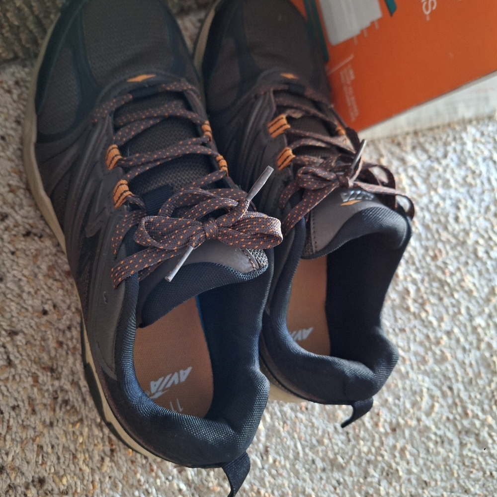 Mens Avia size 11 shoes